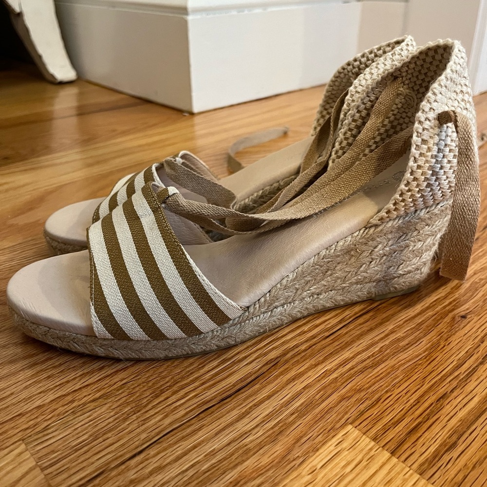 Never worn Eric Michael tan and beige espadrilles size 37